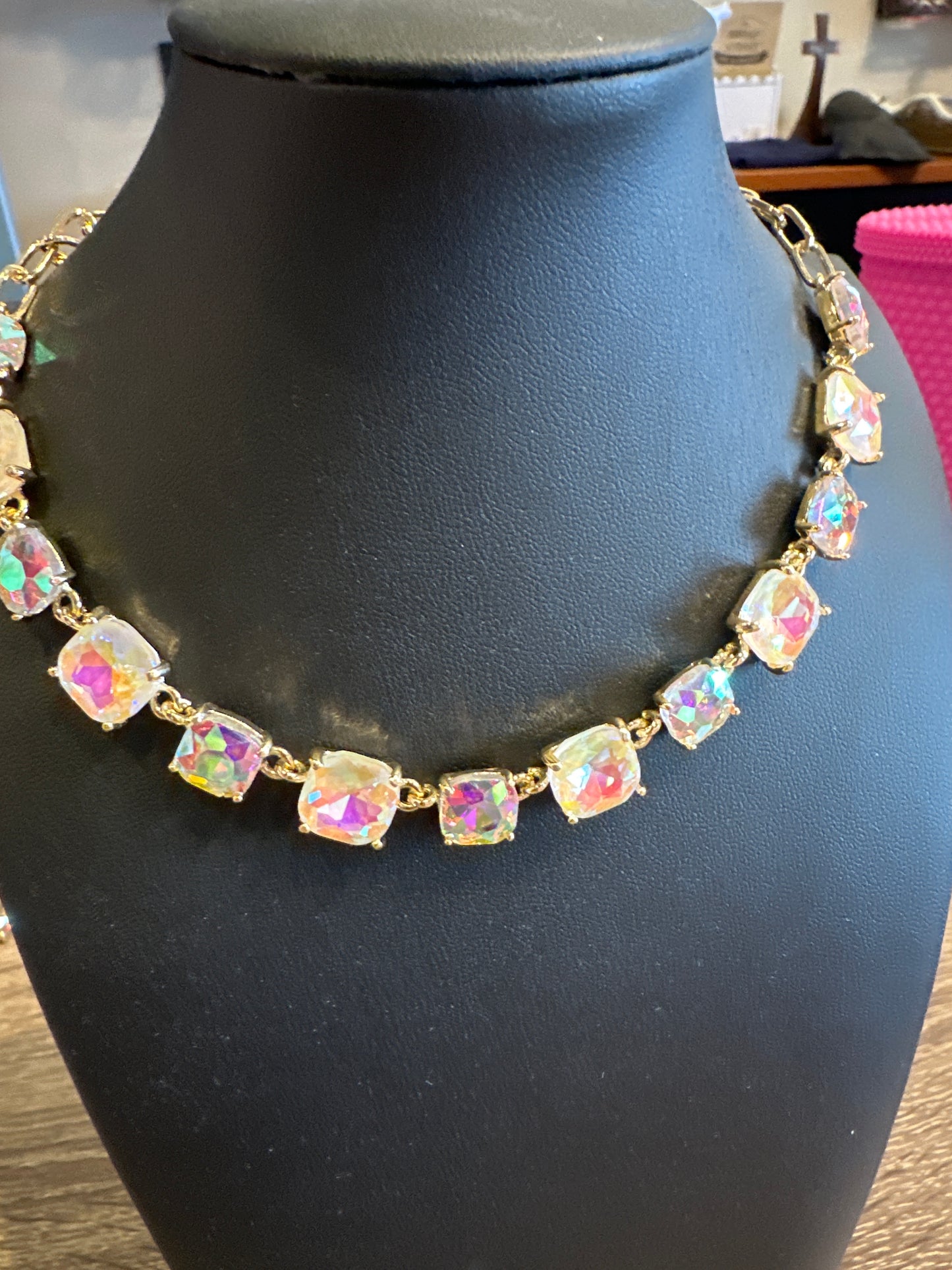 AB & WHITE MULTI CRYSTAL & GOLD CHAIN NECKLACE